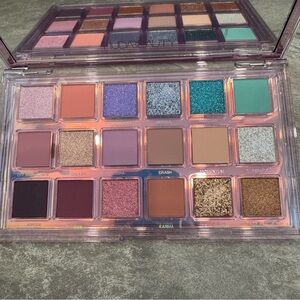 HUDA BEAUTY mercury retrograde Eyeshadow Palette - Purple, Teal, Gold, and More